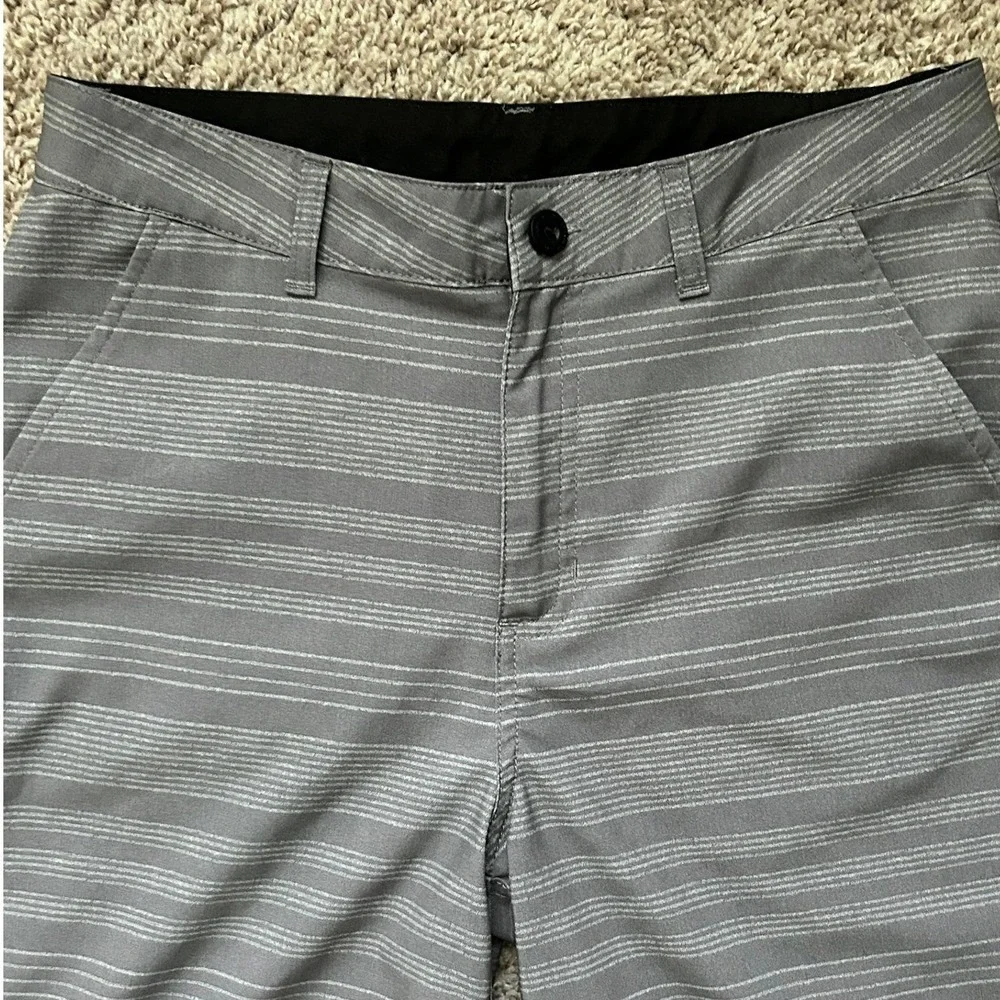 Under Armour Amphibious Shorts I Performance, Gray Striped I Size 18‎